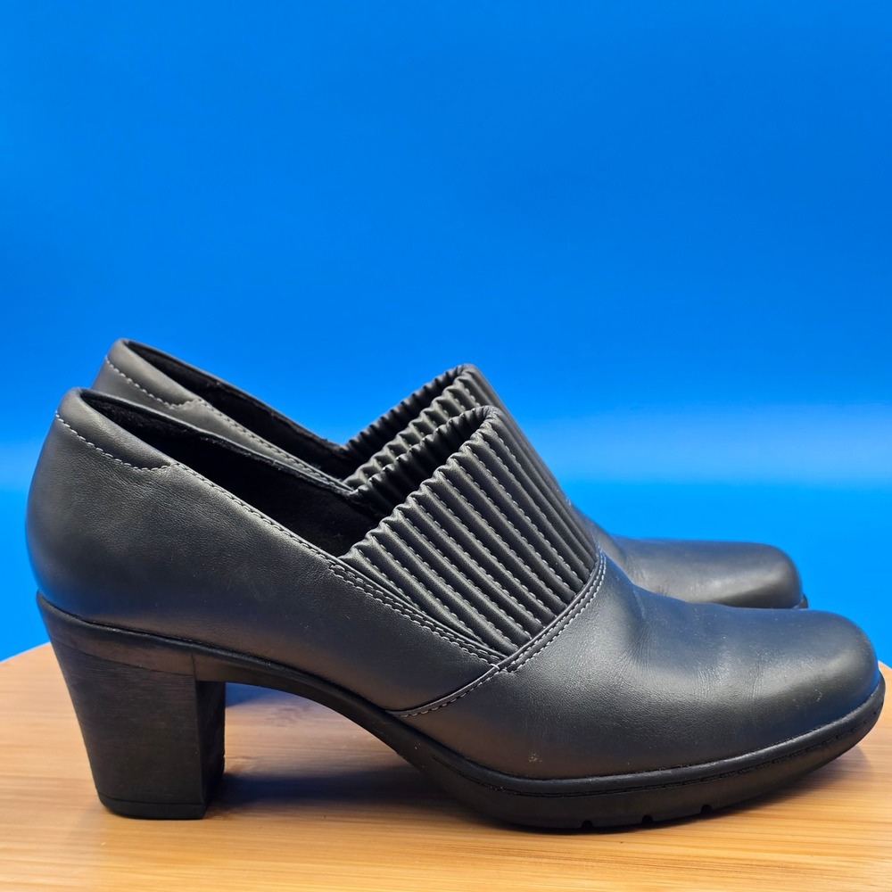 Clarks Bendables 8M Gray Leather Pleated Shooties Comfort Ankle Boot Pump 60618